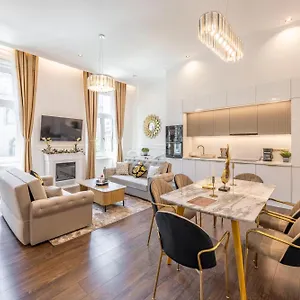 High-end Luxurious Quentin In The Heart Of Budapest